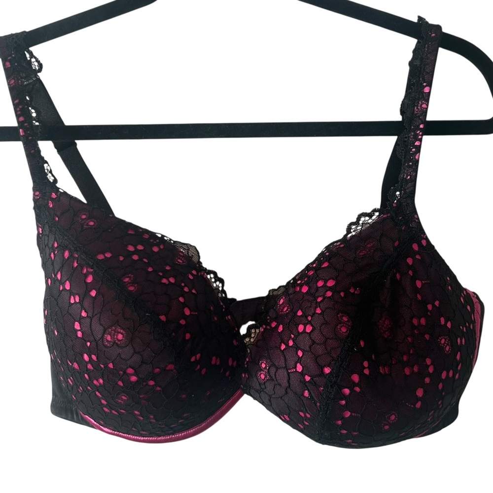 Cacique Women's Black and Fuchsia Lace Bra in Size 42‎ D
